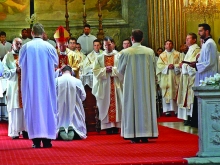 papszenteles.jpg - ISTEN VALAMI NAGYSZERŰT KÉSZÍT NEKÜNK