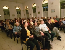20180405_182327.jpg - ZENÉS EST VOLT A KÖLTÉSZET NAPJA ALKALMÁBÓL A CREDOBAN