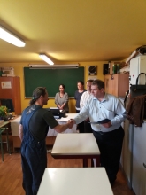 20180414_122237.jpg - SIKERES VIZSGÁVAL ZÁRULTAK A KERTI MUNKÁS KÉPZŐ OKJ TANFOLYAMOK!