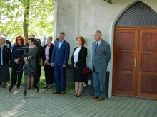 Szabó-Jenő-balra-a-város-polgármestere-Slabák-Kornélia-alpolgármester-700x525.jpg - BURIÁN LÁSZLÓ EMLÉKNAP DR. BEER MIKLÓS VÁCI MEGYÉSPÜSPÖKKEL