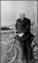 kenyeres lajos biciklis.jpg - EMLÉKMISE VEZSENYBEN