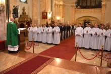 AKAV035_M.JPG - ÉLJÉTEK ÁT HITBEN ÉS SZERETETBEN A LITURGIÁT - AKOLITUSAVATÁS A VÁCI EGYHÁZMEGYÉBEN