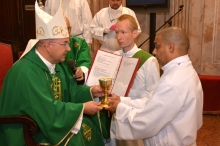 AKAV049_M.JPG - ÉLJÉTEK ÁT HITBEN ÉS SZERETETBEN A LITURGIÁT - AKOLITUSAVATÁS A VÁCI EGYHÁZMEGYÉBEN