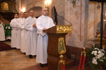 AKAV088_M.JPG - ÉLJÉTEK ÁT HITBEN ÉS SZERETETBEN A LITURGIÁT - AKOLITUSAVATÁS A VÁCI EGYHÁZMEGYÉBEN