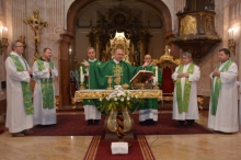 AKAV099_M.JPG - ÉLJÉTEK ÁT HITBEN ÉS SZERETETBEN A LITURGIÁT - AKOLITUSAVATÁS A VÁCI EGYHÁZMEGYÉBEN