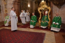 AKAV124_M.JPG - ÉLJÉTEK ÁT HITBEN ÉS SZERETETBEN A LITURGIÁT - AKOLITUSAVATÁS A VÁCI EGYHÁZMEGYÉBEN