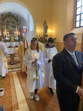 búcsú4.jpg - MEGÁLDOTTÁK A FELÚJÍTOTT TEMPLOMOT PILINYBEN
