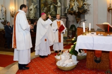 ERD075.jpg - „NE CSAK SZÓVAL ÉS BESZÉDDEL SZERESSÜNK, HANEM TETTEL ÉS IGAZSÁGGAL!” – SZENT-ERZSÉBET DÍJBAN RÉSZESÜLT A KARITÁSZ HÁROM ÖNKÉNTESE