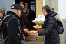 ERD119.jpg - „NE CSAK SZÓVAL ÉS BESZÉDDEL SZERESSÜNK, HANEM TETTEL ÉS IGAZSÁGGAL!” – SZENT-ERZSÉBET DÍJBAN RÉSZESÜLT A KARITÁSZ HÁROM ÖNKÉNTESE