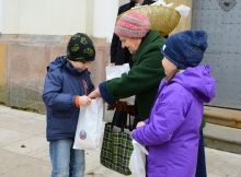ERD139.jpg - „NE CSAK SZÓVAL ÉS BESZÉDDEL SZERESSÜNK, HANEM TETTEL ÉS IGAZSÁGGAL!” – SZENT-ERZSÉBET DÍJBAN RÉSZESÜLT A KARITÁSZ HÁROM ÖNKÉNTESE