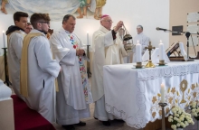 etes2.JPG - PÜSPÖKI ÁLDÁS SZÁLLT A NYÁRON FELÚJÍTOTT ETESI TEMPLOMRA
