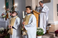 etes7.JPG - PÜSPÖKI ÁLDÁS SZÁLLT A NYÁRON FELÚJÍTOTT ETESI TEMPLOMRA