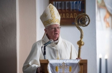 etes8.JPG - PÜSPÖKI ÁLDÁS SZÁLLT A NYÁRON FELÚJÍTOTT ETESI TEMPLOMRA