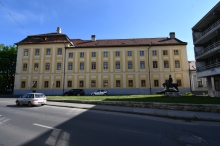 Apor_Vilmos_Katolikus_Főiskola_Központi_épület_1.JPG - KORSZERŰSÍTI ÉPÜLETEIT AZ AVKF VÁCI CAMPUSÁN