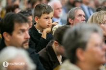 felsőgö.JPG - ÉLŐ KÖVEKKÉ KELL VÁLNOTOK – MARTON ZSOLT MEGÁLDOTTA A 100 ÉVES, MEGÚJULT FELSŐGÖDI TEMPLOMOT