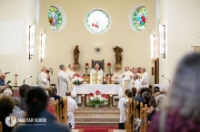 felsőgöd.JPG - ÉLŐ KÖVEKKÉ KELL VÁLNOTOK – MARTON ZSOLT MEGÁLDOTTA A 100 ÉVES, MEGÚJULT FELSŐGÖDI TEMPLOMOT