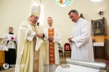felss.JPG - ÉLŐ KÖVEKKÉ KELL VÁLNOTOK – MARTON ZSOLT MEGÁLDOTTA A 100 ÉVES, MEGÚJULT FELSŐGÖDI TEMPLOMOT