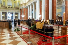 Kép1.jpg - AKADÁLYOKAT HÁRÍTOTT EL AZ ISTEN FELÉ VEZETŐ ÚTON – ÖRÖK NYUGALOMRA HELYEZTÉK KATONA ISTVÁN PÜSPÖKÖT